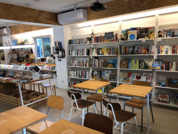 Yu-Chiao (Cozy) bookstore